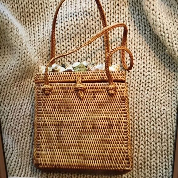 Shell Shocked Purse   - Picture 1 of 8